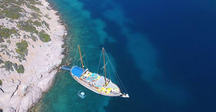 Cesme: Small Group Boat Tour with Open Buffet Lunch - Setting out from Cesme port