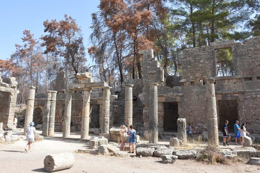 City of Side: Cabrio Bus & Green Lake Boat Tour with Lunch - Seleukia and a glimpse of Roman-era Turkey