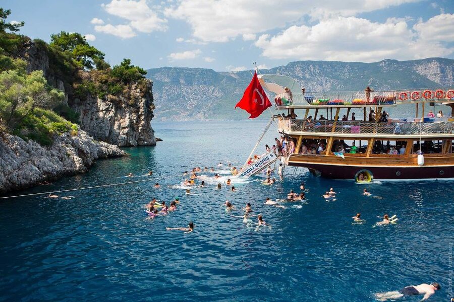 Didim/Altinkum: Lazy Day Boat Trip w/BBQ Lunch - Who should book this boat trip?