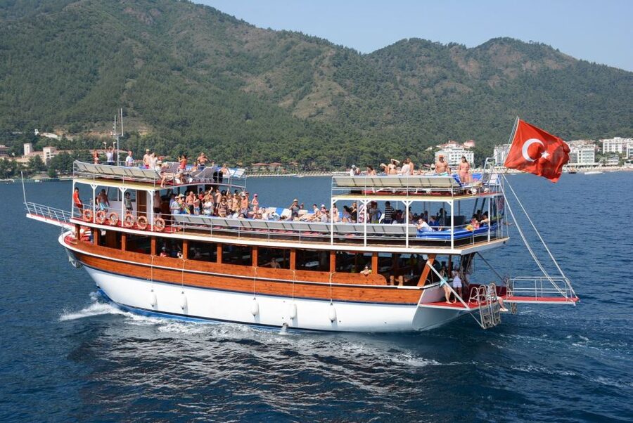 Didim/Altinkum: Lazy Day Boat Trip w/BBQ Lunch - What the day feels like on board