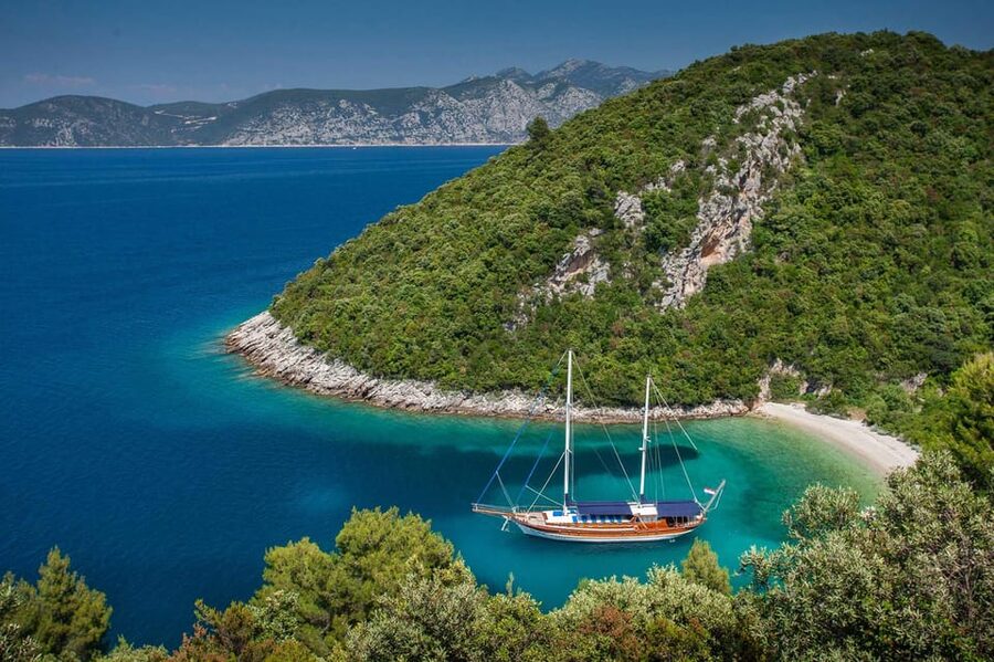 Fethiye: 12 Islands Boat Tour with Lunch and Hotel Pickup - Yassicalar and the value of four proper stops