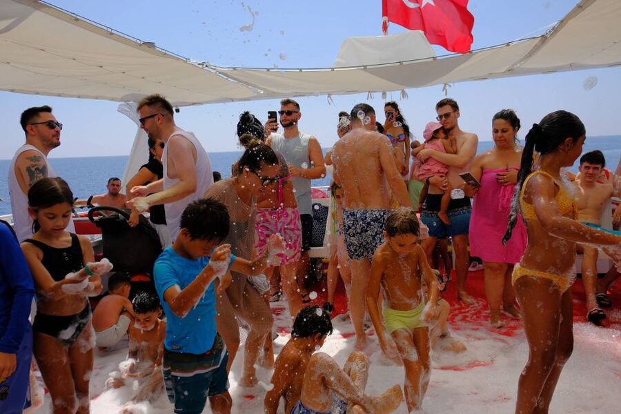 From Alanya: Boat Tour with Unlimited Soft Drinks and Lunch - Devil’s Cave and the final swim