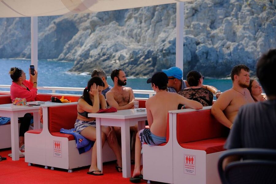 From Alanya: Boat Tour with Unlimited Soft Drinks and Lunch - Music, foam, and the ride back