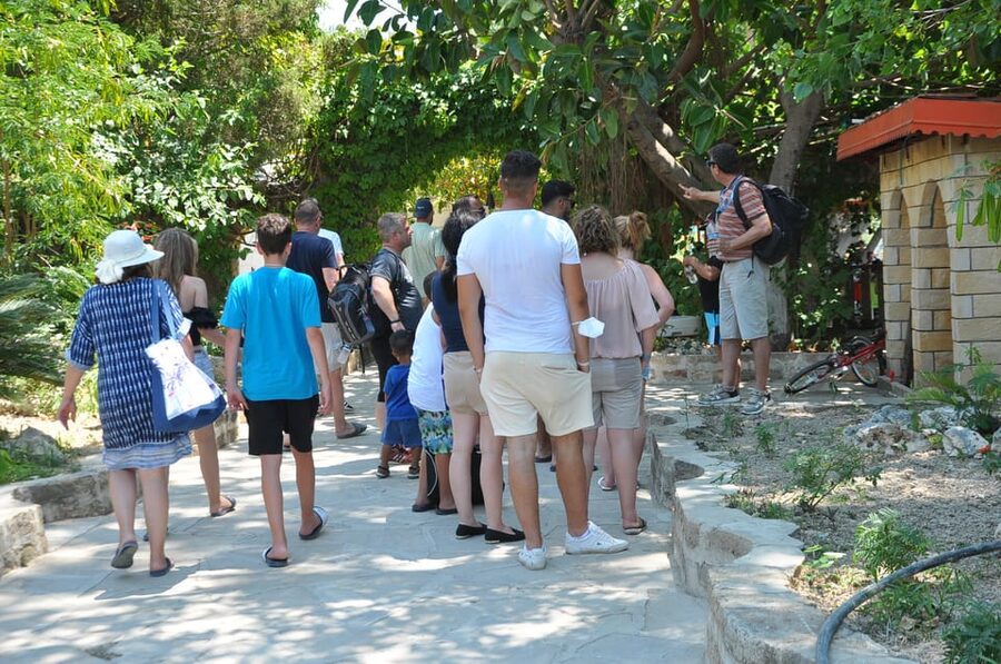 From City of Side: Cabrio Bus Safari & Boat Tour with Lunch - Seleukia, aqueducts, and the mosque