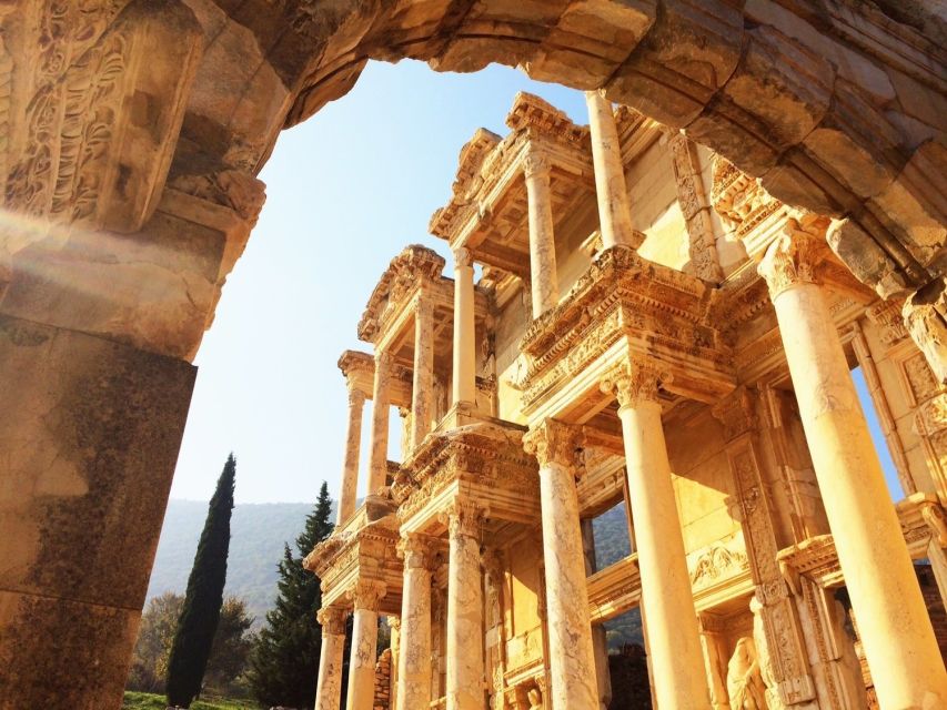 From Istanbul: Ephesus & Pamukkale 2-Day Trip with Flights - Day 1: from Istanbul to the streets of Ephesus