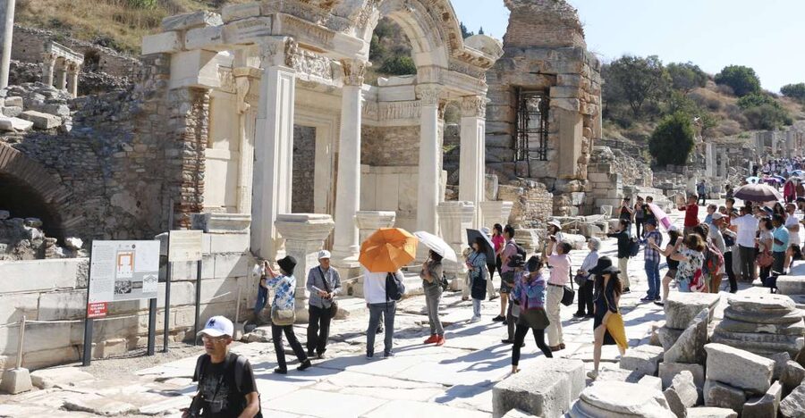 From Istanbul: Ephesus & Şirince Day Trip w/ Wine Tasting - A quiet start at the House of Virgin Mary