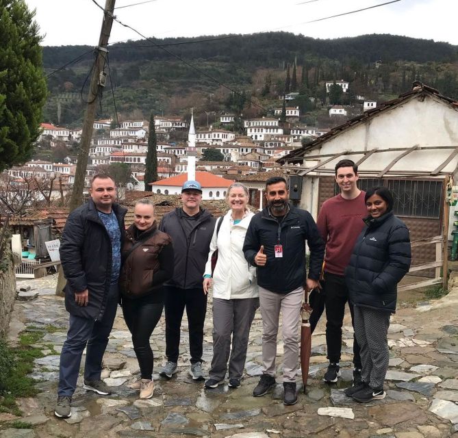 From Izmir: Full-Day Ephesus Tour with Lunch - Lunch in Selçuk and the shopping stops