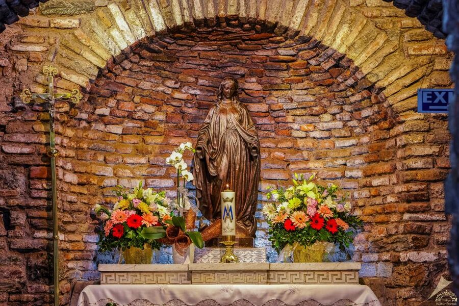 From Kusadasi: Ephesus Guided Sightseeing Tour with Lunch - Starting at the House of the Virgin Mary