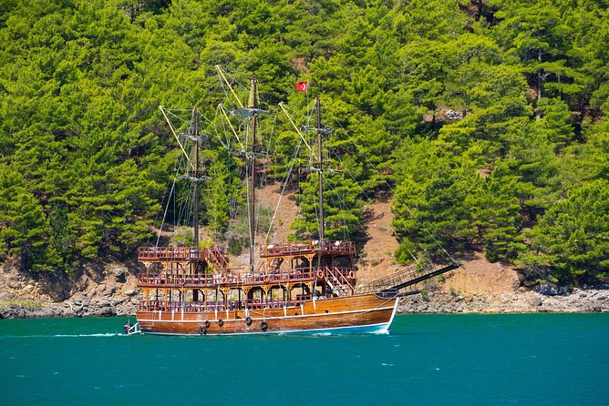 Green Canyon Jeep and Boat Tour with Lunch - Green Lake gives you the calmer hour