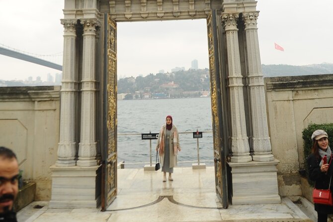 Istanbul: 2 Continents of Bosphorus ( Boat & Lunch ) - Beylerbeyi Palace and the first shore stop