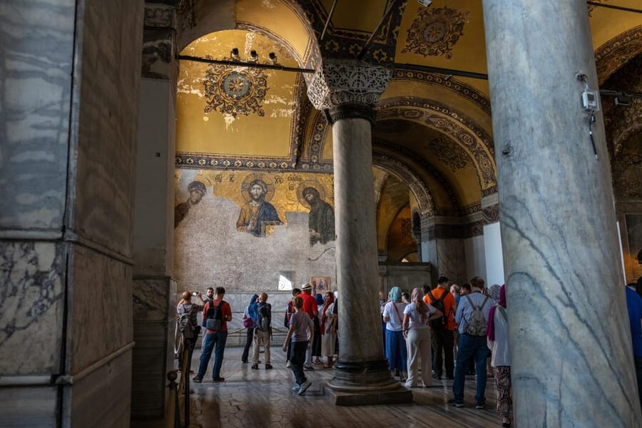 Istanbul: Blue Mosque & Hagia Sophia Guided Tour w/ Tickets - Sultanahmet Square and the old city setting