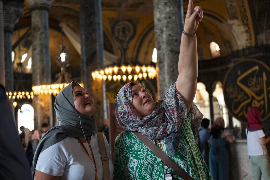Istanbul: Blue Mosque & Hagia Sophia Guided Tour w/ Tickets - The pace, group size, and guide style