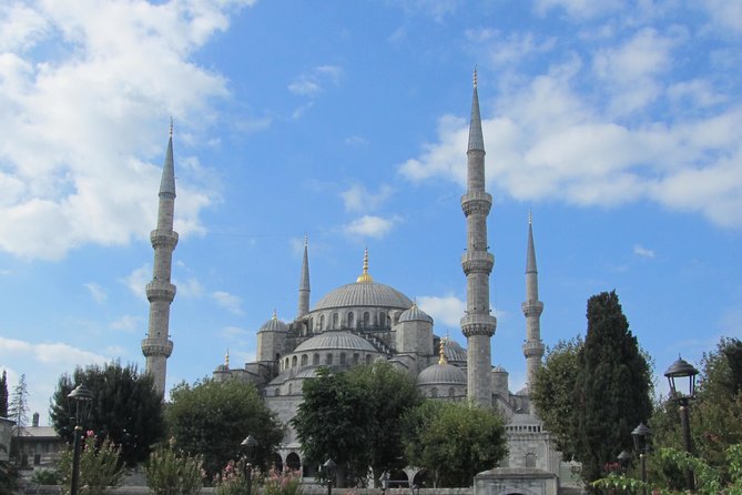 Istanbul: Blue Mosque & Hagia Sophia Small-Group Tour with ticket - The guides make the difference