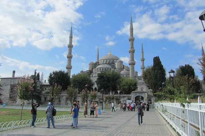 Istanbul: Blue Mosque & Hagia Sophia Small-Group Tour with ticket - FAQ