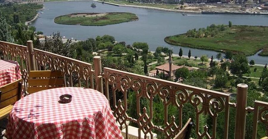 Istanbul: Bosphorus Cruise and Golden Horn Bus Tour - Balat, where Istanbul’s communities meet