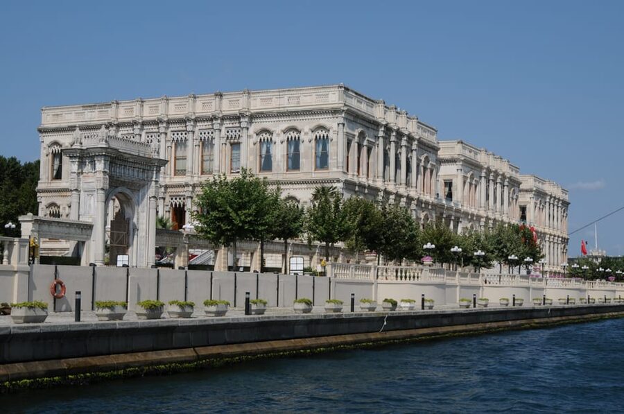 Istanbul: Bosphorus Cruise and Golden Horn Bus Tour - What the guide service is like