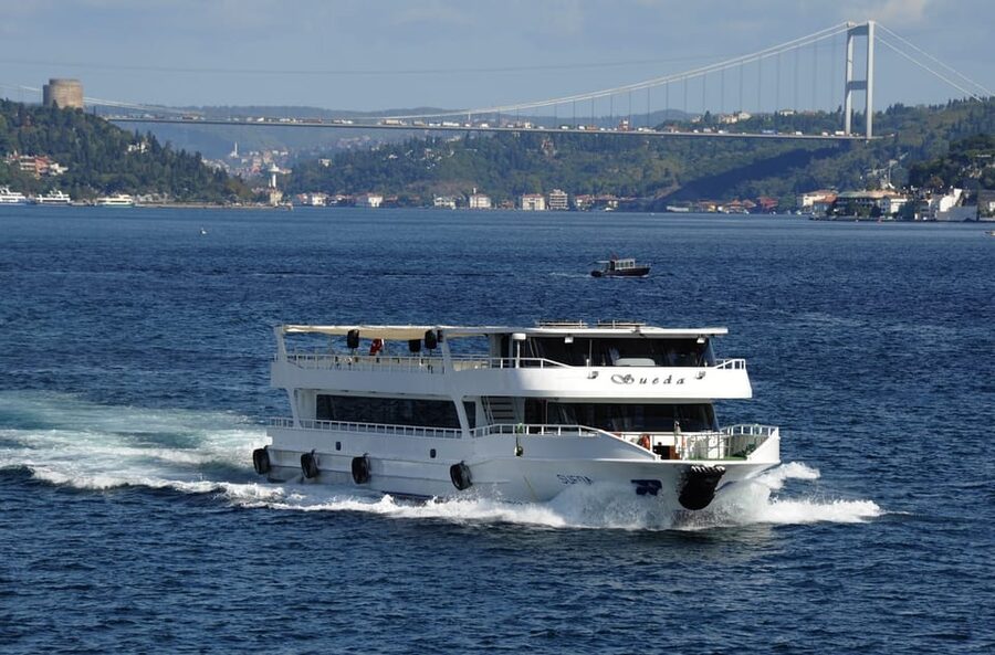 Istanbul: Bosphorus Cruise and Golden Horn Bus Tour - Moving from the boat to the Golden Horn