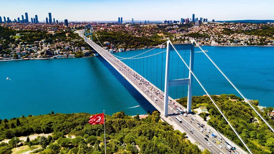 Istanbul: Bosphorus Cruise Morning or Sunset Boat Tour - The old city from the water
