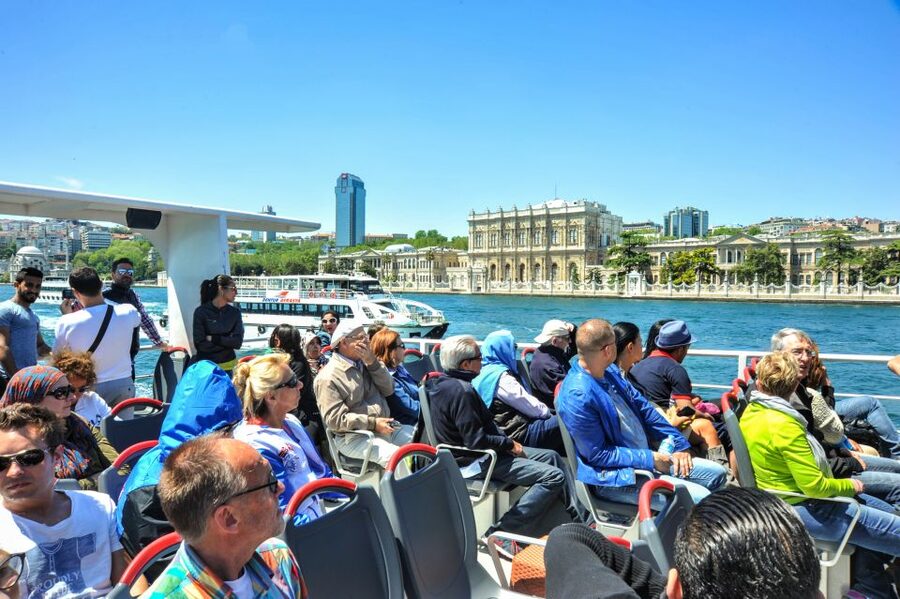 Istanbul: Bosphorus Cruise w/Audio Guide and Sunset Option - Finding the meeting point opposite Hagia Sophia