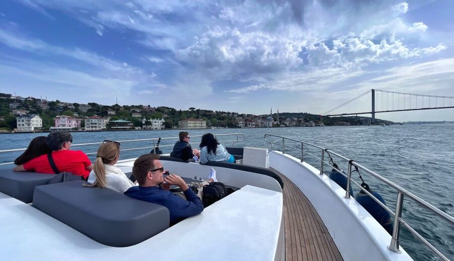 Istanbul: Bosphorus Cruise with Stopover on the Asian Side - Anatolian Fortress, Beylerbeyi, Uskudar, and Maiden’s Tower