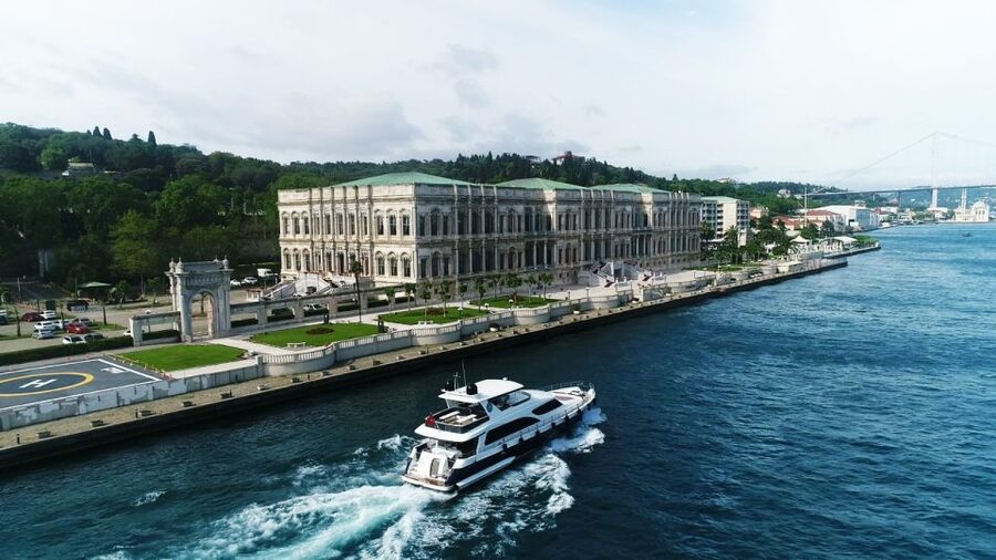 Istanbul: Bosphorus Cruise with Stopover on the Asian Side - A comfortable yacht instead of a crowded ferry
