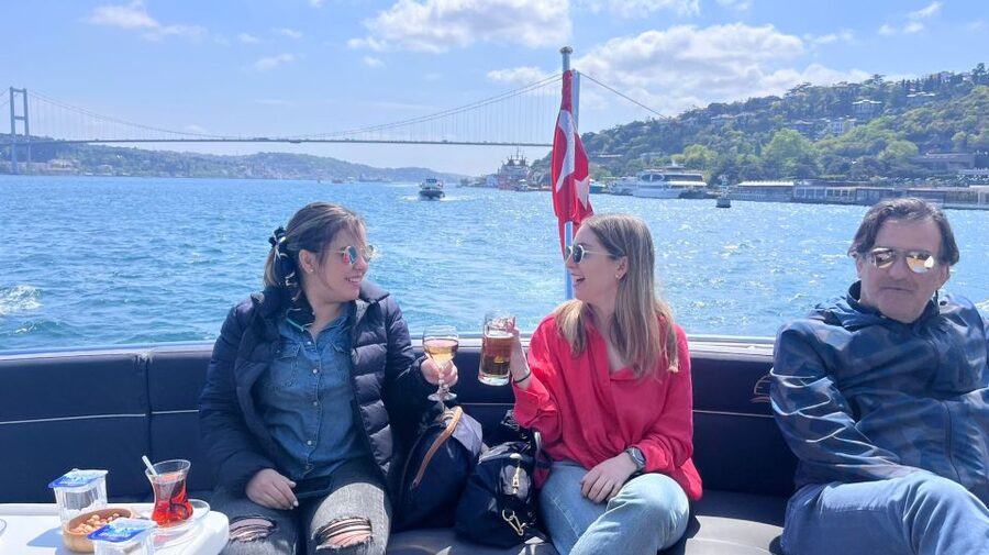 Istanbul: Bosphorus Cruise with Stopover on the Asian Side - Dolmabahce Palace, mosque, and Ciragan Palace