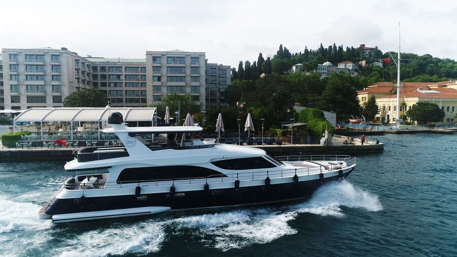 Istanbul: Bosphorus Cruise with Stopover on the Asian Side - Arnavutkoy, Bebek, and the European shore