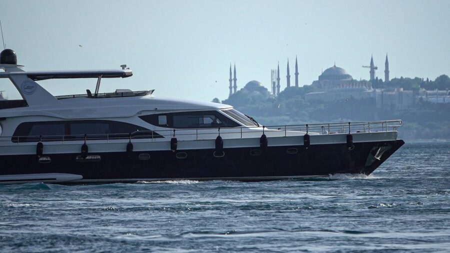 Istanbul: Bosphorus Cruise with Stopover on the Asian Side - Rumeli Fortress and Fatih Sultan Mehmet Bridge