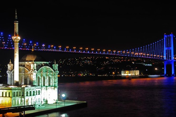 Istanbul Bosphorus Dinner Cruise and Turkish Night Show with DJ - Crowds, seating, and the shape of the evening