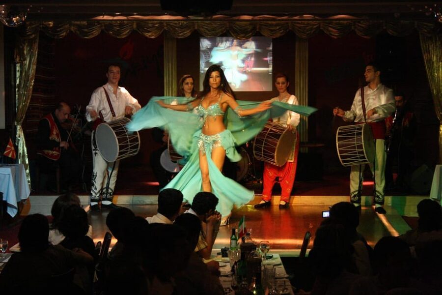 Istanbul: Bosphorus Dinner Cruise Incl. Drinks with Transfer - Who should book this cruise