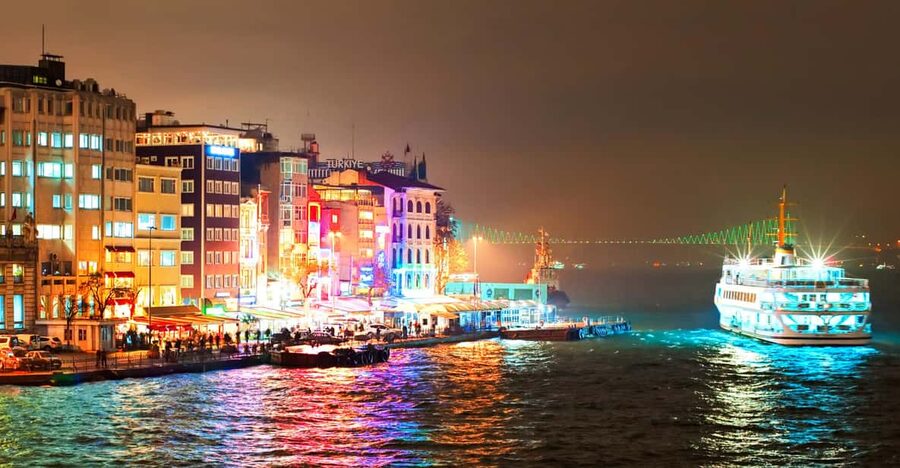Istanbul: Bosphorus Dinner Cruise Incl. Drinks with Transfer - Boarding the yacht and settling in