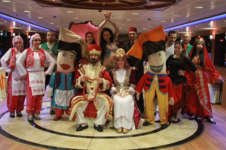 Istanbul: Bosphorus Dinner Cruise Incl. Drinks with Transfer - The northern route: fortresses and two continents