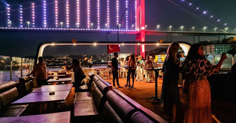 Istanbul: Bosphorus Dinner Cruise w/ Drinks & Entertainment - Why an evening on the Bosphorus works so well
