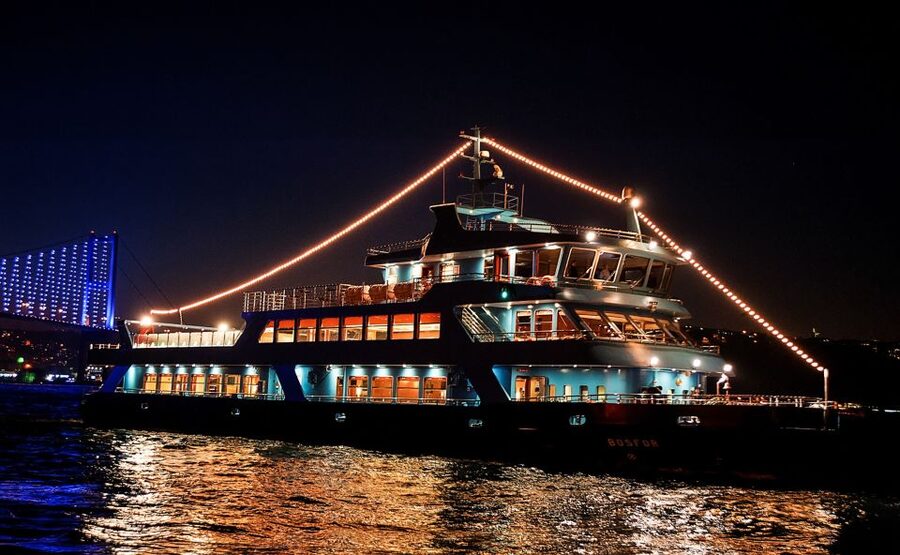 Istanbul: Bosphorus Dinner Cruise w/ Drinks & Entertainment - Dolmabahçe, Çırağan, and Ortaköy after dark