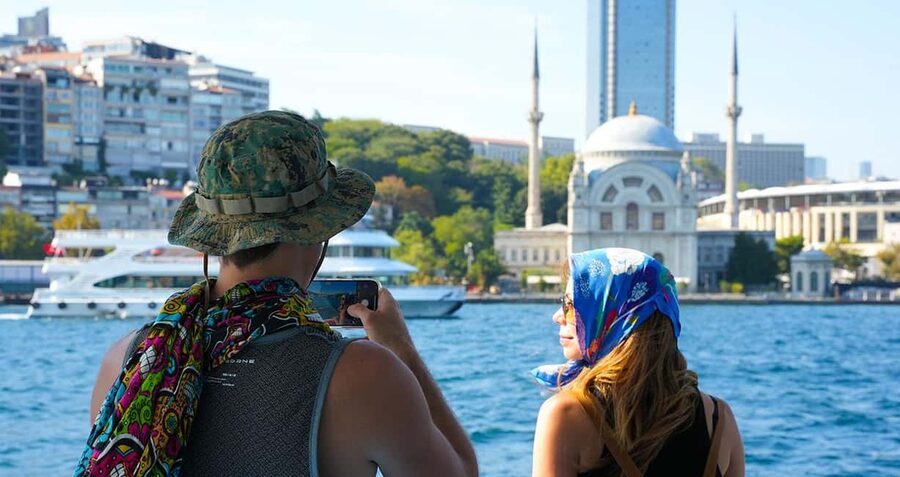 Istanbul: Bosphorus & Golden Horn Cruise Daytime or Sunset - Boat comfort, crowding, and onboard purchases
