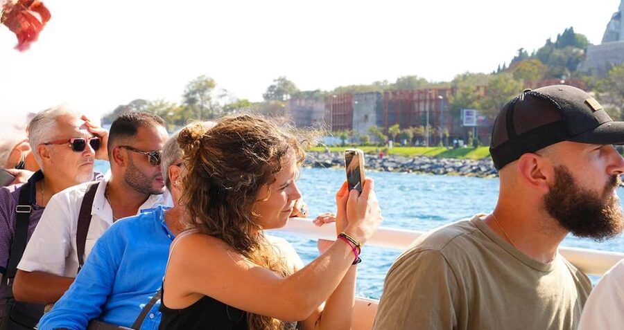 Istanbul: Bosphorus & Golden Horn Cruise Daytime or Sunset - Distant views of Istanbul’s best-known monuments
