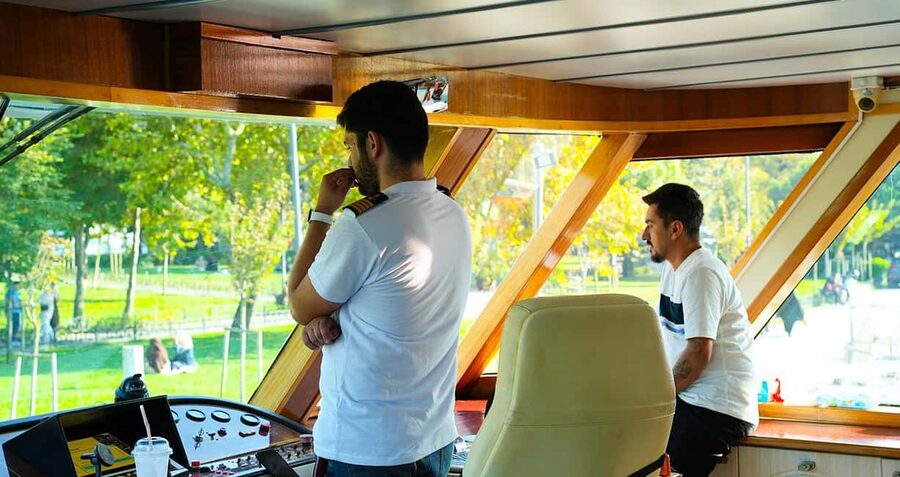 Istanbul: Bosphorus & Golden Horn Cruise Daytime or Sunset - Choosing daylight or the 6:30 PM sunset cruise