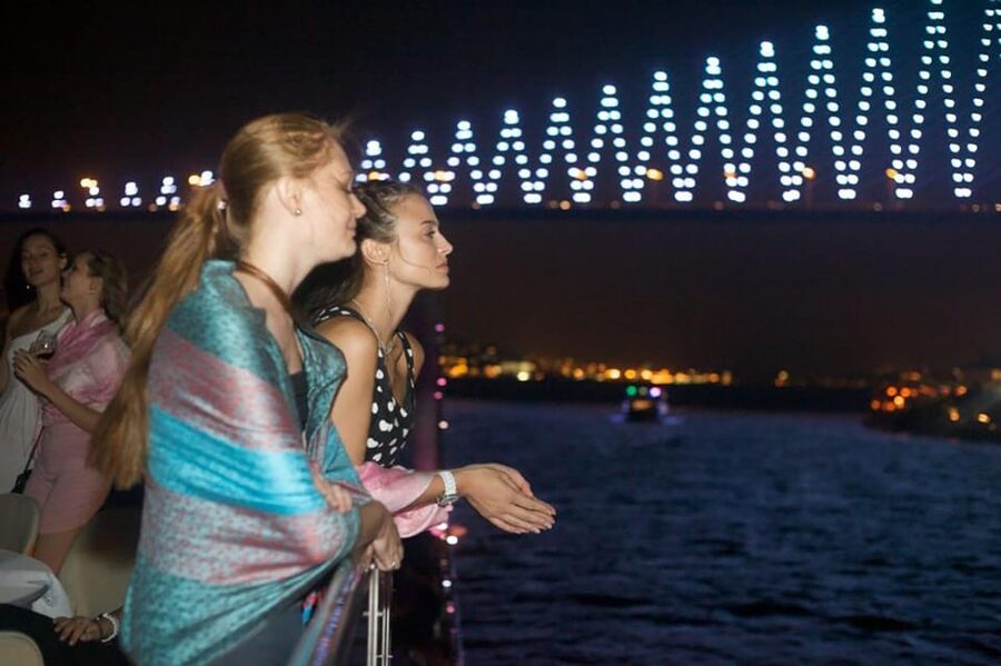 Istanbul: Bosphorus Night Dinner Cruise with Private Table - Rumeli Fortress and the Asian shore