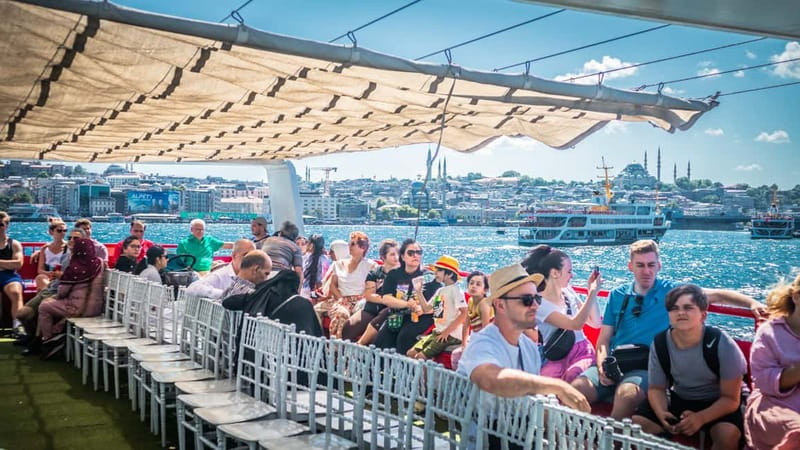 Istanbul: Bosphorus Sightseeing Cruise Tour with Audio Guide - The Asian shore: Anadolu Hisarı to Beylerbeyi