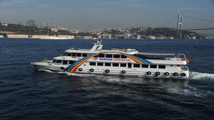 Istanbul: Bosphorus Sightseeing Cruise with Sunset Option - What the $9 price really buys you