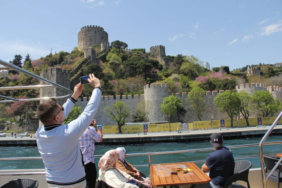 Istanbul: Bosphorus Strait and Black Sea Lunch Cruise - Arnavutköy and Rumeli Fortress