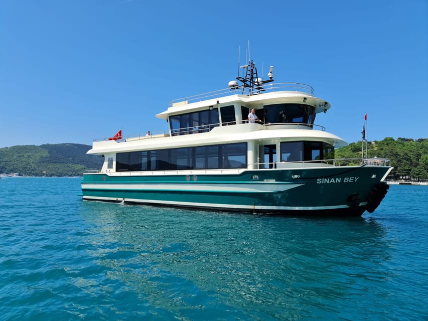 Istanbul: Bosphorus Strait and Black Sea Lunch Cruise - Lunch onboard and what to expect