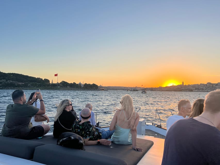 Istanbul: Bosphorus Sunset Cruise on a Luxury Yacht - Beylerbeyi Palace and Uskudar at blue hour