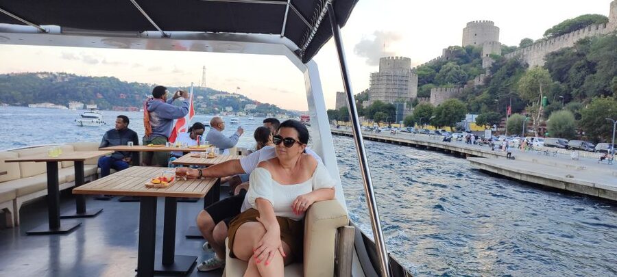 Istanbul: Bosphorus Sunset Cruise on Yacht with Live Guide - The old city returns into view