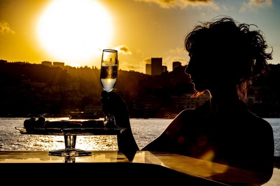 Istanbul: Bosphorus Sunset Cruise with Drinks & Snack - Bebek and Rumeli Fortress on the European shore