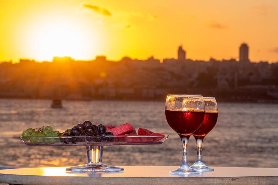 Istanbul: Bosphorus Sunset Cruise with Drinks & Snack - Service, timing, and small details that matter