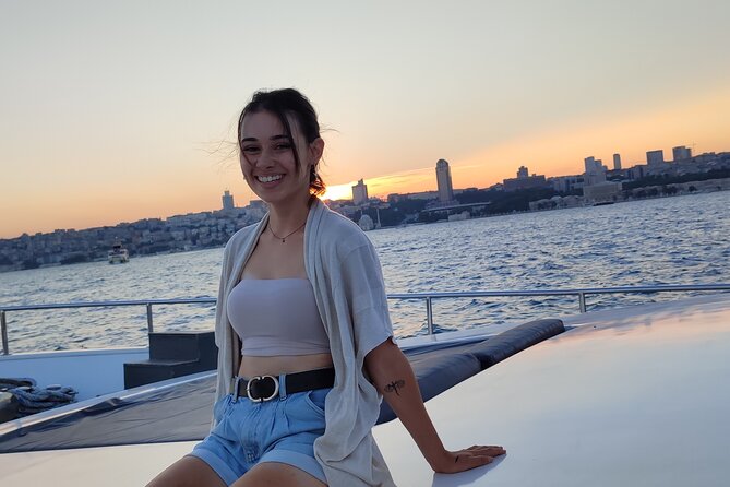 Istanbul Bosphorus Sunset Cruise with Wine on a Luxury Yacht - What you actually get to eat and drink