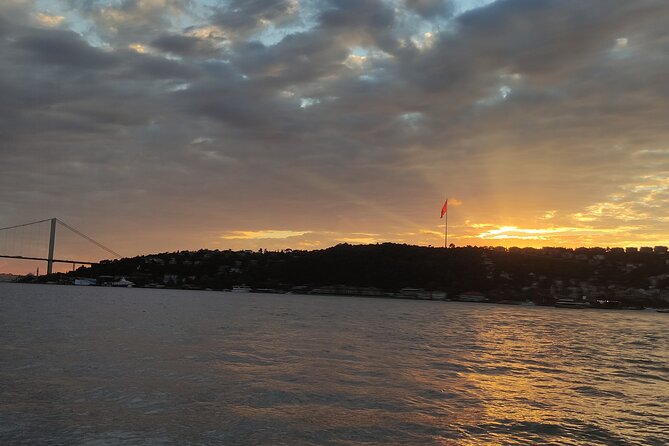 Istanbul Bosphorus Sunset Cruise with Wine on a Luxury Yacht - Group size, comfort, and the right kind of atmosphere