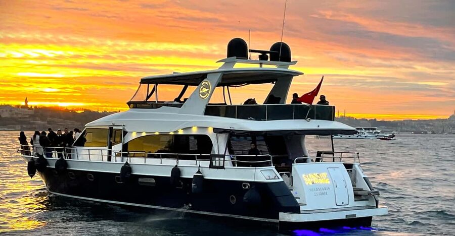 Istanbul: Bosphorus Sunset Yacht Cruise with Live Guide - Arnavutkoy and Rumeli Fortress