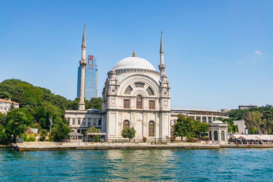 Istanbul: Bosphorus Yacht Cruise with Stopover on Asian Side - Meeting at Dolmabahce Mosque